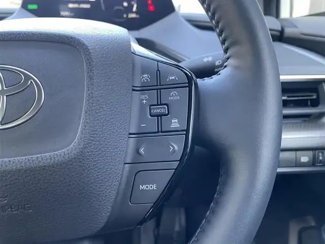 トヨタ プリウス Z 滋賀県 2023(令5)年 0.7万km プラチナホワイトパールマイカ 12.3インチ純正ナビ/Bluetooth/USB/Miracast/フルセグ/本革シート/パワーシート（D）/シートヒーター（D/N）/ベンチレーション（D/N）/ステアリングヒーター/パワーリアゲート/純正デジタルインナーミラー/前後ソナー/アドバンストパーキング/パノラミックビュー/BSM/電動パーキングブレーキ/オートブレーキホールド/オートライト/オートハイビーム/LEDヘッドライト/AC100V/ビルトインETC2.0/置くだけ充電
