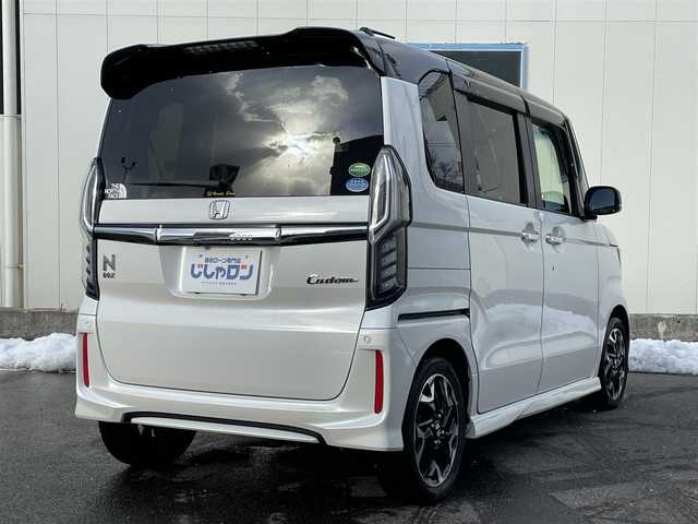 ホンダ Ｎ ＢＯＸ カスタム G L ターボ ホンダセンシング 岩手県 2018(平30)年 13.7万km プレミアムホワイトパールⅡ (株)IDOMが運営する【じしゃロン盛岡店】の自社ローン専用車両になりますこちらは現金またはオートローンご利用時の価格です。自社ローンご希望の方は別途その旨お申付け下さい/純正ナビ（AM/FM/CD/DVD/SD/BT)/バックカメラ/フルセグテレビ/両側パワースライドドア/ETC/ドライブレコーダー/パドルシフト/ステアリングスイッチ/クルーズコントロール/衝突被害軽減ブレーキ/横滑り防止装置/純正15インチアルミ/純正マット/バイザー