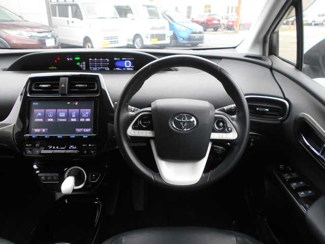 トヨタ プリウス A プレミアム 愛知県 2017(平29)年 5.9万km ホワイトパールクリスタルシャイン トヨタセーフティセンス/純正9インチSDナビ/フルセグテレビ・DVD/Bluetooth/バックカメラ/ビルトインETC/本革シート/D席パワーシート/Ｆ席シートヒーター/レーダークルーズコントロール/オートマチックハイビーム/レーンディパーチャーアラート/ヘッドアップディスプレイ/ブラインドスポットモニター/保証書・取説・ナビ取説あり