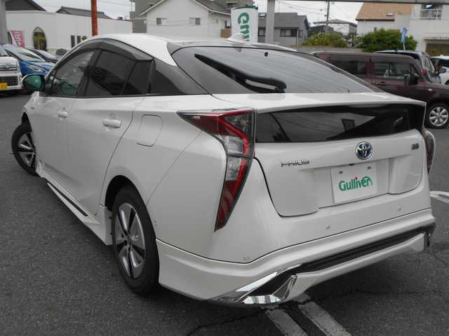 トヨタ プリウス A プレミアム 愛知県 2017(平29)年 5.9万km ホワイトパールクリスタルシャイン トヨタセーフティセンス/純正9インチSDナビ/フルセグテレビ・DVD/Bluetooth/バックカメラ/ビルトインETC/本革シート/D席パワーシート/Ｆ席シートヒーター/レーダークルーズコントロール/オートマチックハイビーム/レーンディパーチャーアラート/ヘッドアップディスプレイ/ブラインドスポットモニター/保証書・取説・ナビ取説あり