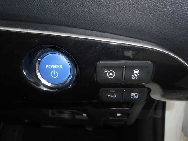 トヨタ プリウス A プレミアム 愛知県 2017(平29)年 5.9万km ホワイトパールクリスタルシャイン トヨタセーフティセンス/純正9インチSDナビ/フルセグテレビ・DVD/Bluetooth/バックカメラ/ビルトインETC/本革シート/D席パワーシート/Ｆ席シートヒーター/レーダークルーズコントロール/オートマチックハイビーム/レーンディパーチャーアラート/ヘッドアップディスプレイ/ブラインドスポットモニター/保証書・取説・ナビ取説あり