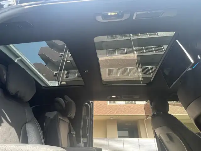 メルセデス・ベンツ Ｍ・ベンツ Ｖ２２０ d AVG ロング AMGライン 大阪府 2021(令3)年 2.7万km オブシディアンブラックM [AMGライン】/・AMGデザインエクステリア/（フロントバンパー・フロントグリル・サイドスカート・リアルーフスポイラーリップ）/・19インチAMG7ツインスポークアルミホイール/・カーボン調インテリアトリム/・ステンレスアクセル＆ブレーキペダル（ラバースタッド付）/・パノラミックスライディングルーフ（挟み込み防止機能付）/【エクスクルーシブシートパッケージ】/・2列目エクスクルーシブシート（本革）/・シートヒーター/・シートベンチレーター/・メモリー付パワーシート/・リラクゼーション機能オットマン/フットレスト/ヘッドレストクッション/・3列目ベンチシート/ETC2.0/リアエンターテイメント（TVM-PW1000）/　HDMI/アラウンドビューモニター/Burmesterサウンド/純正ナビ/　フルセグTV/FM/AM/Bluetooth/USB/アクティブブレーキアシスト/　ブラインドスポットアシスト/　アテンションアシスト/　レーンキープアシスト/　インテリジェントライトシステム/ステアリングスイッチ/アンビエントライトロケイターライティング/置くだけ充電/ISOFIX/パドルシフト/オートライト/両側パワースライドドア