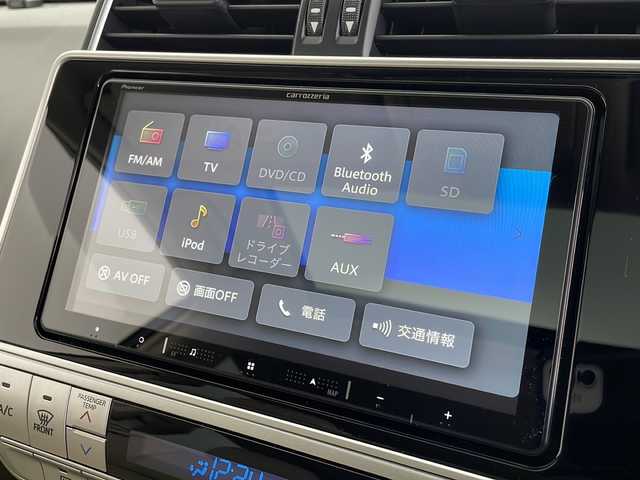 トヨタ ランドクルーザー プラド TX Lパッケージ マットブラED 千葉県 2023(令5)年 1.6万km ホワイトパールクリスタルシャイン 禁煙車/純正ナビ/・CD/DVD/Bluetooth/iPod/・バックカメラ/トヨタセーフティーセンサー/・レーダークルーズコントロール/・レーンキープ/・衝突被害軽減ブレーキ/シートヒーター/・シートクーラー/ステアリングリモコン/MTモード/駆動方式切り替え/三列シート電動格納スイッチ/デュアルエアコン/スマートキー