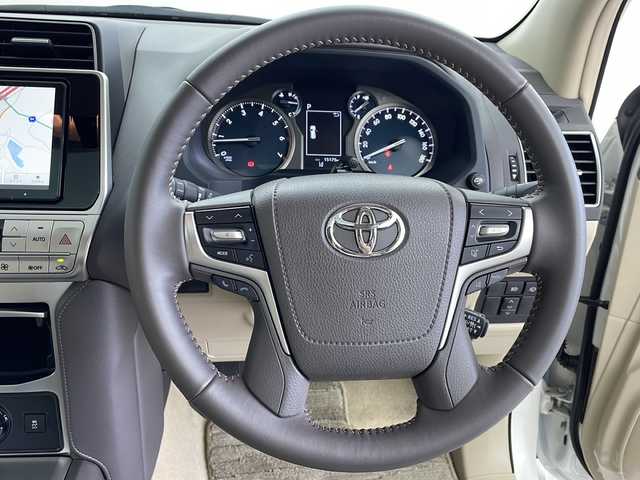 トヨタ ランドクルーザー プラド TX Lパッケージ マットブラED 千葉県 2023(令5)年 1.6万km ホワイトパールクリスタルシャイン 禁煙車/純正ナビ/・CD/DVD/Bluetooth/iPod/・バックカメラ/トヨタセーフティーセンサー/・レーダークルーズコントロール/・レーンキープ/・衝突被害軽減ブレーキ/シートヒーター/・シートクーラー/ステアリングリモコン/MTモード/駆動方式切り替え/三列シート電動格納スイッチ/デュアルエアコン/スマートキー