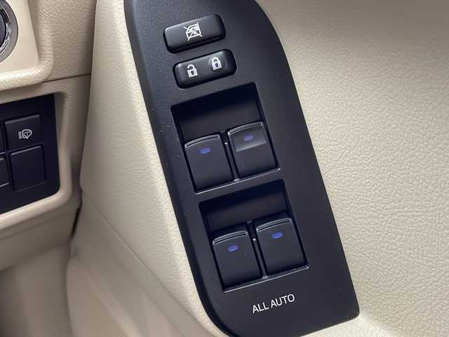 トヨタ ランドクルーザー プラド TX Lパッケージ マットブラED 千葉県 2023(令5)年 1.6万km ホワイトパールクリスタルシャイン 禁煙車/純正ナビ/・CD/DVD/Bluetooth/iPod/・バックカメラ/トヨタセーフティーセンサー/・レーダークルーズコントロール/・レーンキープ/・衝突被害軽減ブレーキ/シートヒーター/・シートクーラー/ステアリングリモコン/MTモード/駆動方式切り替え/三列シート電動格納スイッチ/デュアルエアコン/スマートキー