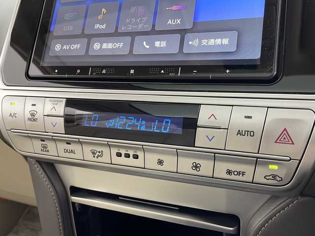 トヨタ ランドクルーザー プラド TX Lパッケージ マットブラED 千葉県 2023(令5)年 1.6万km ホワイトパールクリスタルシャイン 禁煙車/純正ナビ/・CD/DVD/Bluetooth/iPod/・バックカメラ/トヨタセーフティーセンサー/・レーダークルーズコントロール/・レーンキープ/・衝突被害軽減ブレーキ/シートヒーター/・シートクーラー/ステアリングリモコン/MTモード/駆動方式切り替え/三列シート電動格納スイッチ/デュアルエアコン/スマートキー