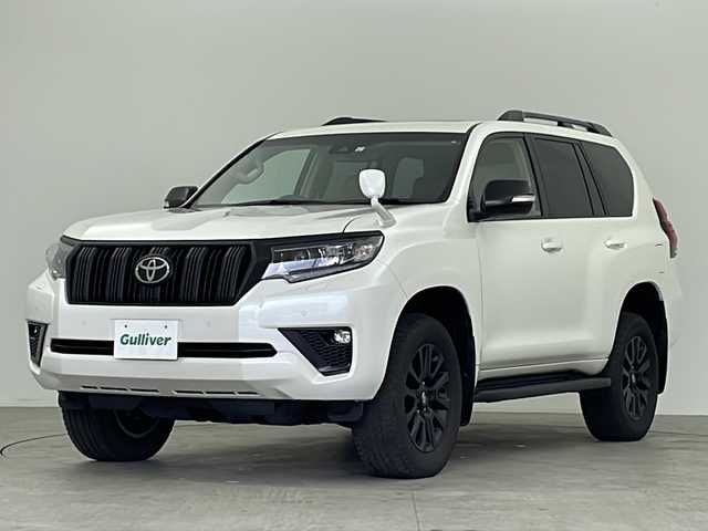 トヨタ ランドクルーザー プラド TX Lパッケージ マットブラED 福井県 2023(令5)年 1.6万km ホワイトパールクリスタルシャイン 社外9インチナビ/・CD/DVD/Bluetooth/iPod/・バックカメラ/トヨタセーフティーセンサー/・レーダークルーズコントロール/・レーンキープ/・衝突被害軽減ブレーキ/シートヒーター/・シートクーラー/ステアリングリモコン/MTモード/駆動方式切り替え/三列シート電動格納スイッチ/デュアルエアコン/スマートキー