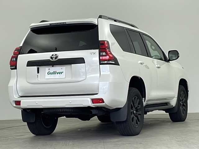トヨタ ランドクルーザー プラド TX Lパッケージ マットブラED 福井県 2023(令5)年 1.6万km ホワイトパールクリスタルシャイン 社外9インチナビ/・CD/DVD/Bluetooth/iPod/・バックカメラ/トヨタセーフティーセンサー/・レーダークルーズコントロール/・レーンキープ/・衝突被害軽減ブレーキ/シートヒーター/・シートクーラー/ステアリングリモコン/MTモード/駆動方式切り替え/三列シート電動格納スイッチ/デュアルエアコン/スマートキー