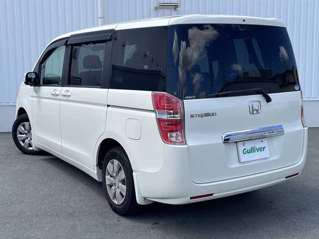 ホンダ ステップワゴン 三重県 2012(平24)年 11.3万km プレミアムホワイトパール 福祉車両/助手席回転シート/純正ナビ/バックカメラ/純正フリップダウンモニター/両側パワースライドドア/HIDヘッドライト/オートライト/フォグライト/純正ホイールキャップ/電動格納ミラー/禁煙車