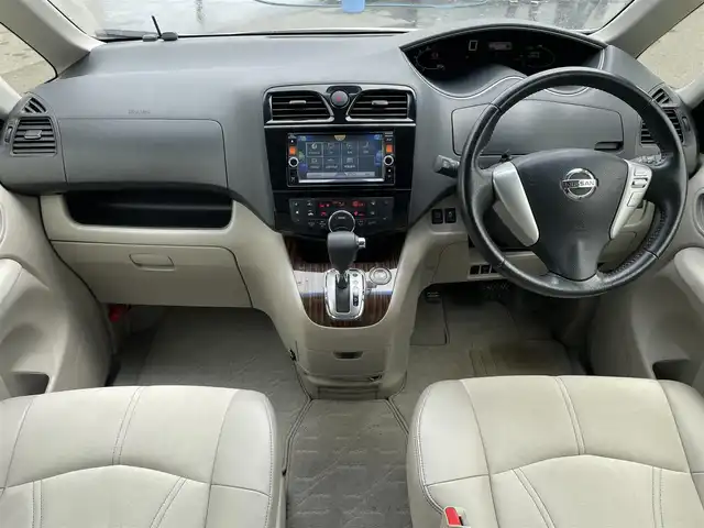 日産 セレナ 20G 道央・札幌 2013(平25)年 7.9万km ブリリアントホワイトパール 登録時走行距離　78693km/　4　W　D　/寒冷地仕様/エマージェンシーブレーキ/レーンキープアシスト/純正ディーラーOPナビ/(AM/FM/CD/DVD/BT)/フルセグTV/バックカメラ/全方位カメラ/両側パワースライドドア/純正前方型ドライブレコーダー/ベージュハーフレザーシート/横滑り防止装置/盗難防止装置/LEDヘッドライト