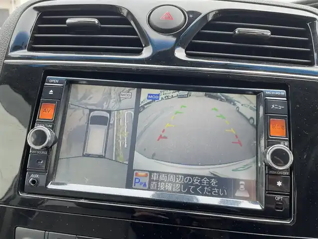 日産 セレナ 20G 道央・札幌 2013(平25)年 7.9万km ブリリアントホワイトパール 登録時走行距離　78693km/　4　W　D　/寒冷地仕様/エマージェンシーブレーキ/レーンキープアシスト/純正ディーラーOPナビ/(AM/FM/CD/DVD/BT)/フルセグTV/バックカメラ/全方位カメラ/両側パワースライドドア/純正前方型ドライブレコーダー/ベージュハーフレザーシート/横滑り防止装置/盗難防止装置/LEDヘッドライト