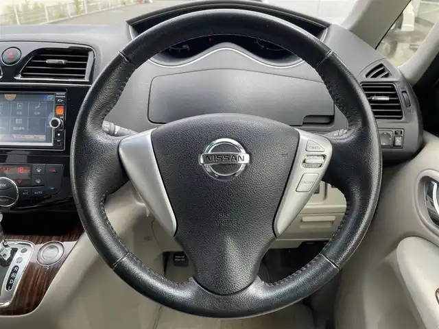 日産 セレナ 20G 道央・札幌 2013(平25)年 7.9万km ブリリアントホワイトパール 登録時走行距離　78693km/　4　W　D　/寒冷地仕様/エマージェンシーブレーキ/レーンキープアシスト/純正ディーラーOPナビ/(AM/FM/CD/DVD/BT)/フルセグTV/バックカメラ/全方位カメラ/両側パワースライドドア/純正前方型ドライブレコーダー/ベージュハーフレザーシート/横滑り防止装置/盗難防止装置/LEDヘッドライト