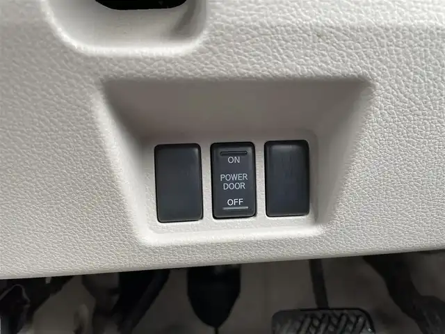 日産 セレナ 20G 道央・札幌 2013(平25)年 7.9万km ブリリアントホワイトパール 登録時走行距離　78693km/　4　W　D　/寒冷地仕様/エマージェンシーブレーキ/レーンキープアシスト/純正ディーラーOPナビ/(AM/FM/CD/DVD/BT)/フルセグTV/バックカメラ/全方位カメラ/両側パワースライドドア/純正前方型ドライブレコーダー/ベージュハーフレザーシート/横滑り防止装置/盗難防止装置/LEDヘッドライト
