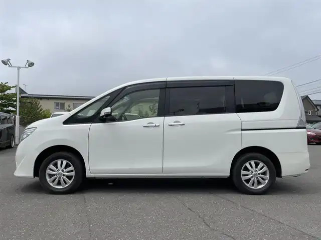 日産 セレナ 20G 道央・札幌 2013(平25)年 7.9万km ブリリアントホワイトパール 登録時走行距離　78693km/　4　W　D　/寒冷地仕様/エマージェンシーブレーキ/レーンキープアシスト/純正ディーラーOPナビ/(AM/FM/CD/DVD/BT)/フルセグTV/バックカメラ/全方位カメラ/両側パワースライドドア/純正前方型ドライブレコーダー/ベージュハーフレザーシート/横滑り防止装置/盗難防止装置/LEDヘッドライト