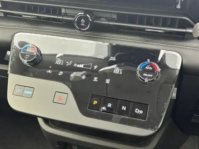 日産 セレナ e－パワー ハイウェイスター V 福井県 2025(令7)年 0.1万km未満 プリズムホワイト インテリジェント アラウンドビューモニター（移動物 検知機能付）/インテリジェント ルームミラー/アドバンスドドライブアシストディスプレイ（12.3インチカラーディスプレイ）/統合型インターフェースディスプレイ/ワイヤレス充電器+6スピーカー/NissanConnectナビゲーションシステム（地デジ内蔵）/車載通信ユニット（TCU［Telematics Control Unit］）/ETC2.0ユニット（ビルトインタイプ）/ドライブレコーダー（前後セット）/プロパイロット（ナビリンク機能付）/プロパイロット緊急停止支援システム（SOSコール機能付）/SOSコール/ヘッドランプ オートレベライザー/アダプティブLEDヘッドライトシステム
