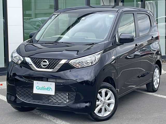 日産 デイズ X 道東・釧路十勝 2023(令5)年 1万km ブラック ・４WD/・社外SDメモリナビ/（CD・DVD・BT・AM・FM・フルセグ）/・バックカメラ/・ETC/・前後コーナーセンサー/・衝突被害軽減ブレーキ/・アイドリングストップ/・クリアランスソナー/・スマートキー/・プッシュスタート/・前席シートヒーター/・横滑り防止装置/・社外フロアマット/・純正14インチアルミホイール