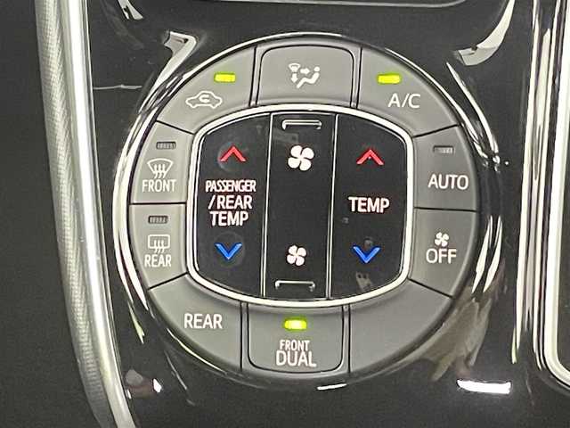 トヨタ ヴォクシー ZS 煌Ⅱ 千葉県 2020(令2)年 6.4万km ホワイトパールクリスタルシャイン 禁煙車/Toyota Safety Sense/両側パワースライドア/社外9インチナビ/・フルセグTV・Bluetooth・CD/DVD/社外10.2インチフリップダウンモニター/バックカメラ/クルーズコントロール/LEDヘッドライト/フォグランプ/横滑り防止/ETC/アイドリングストップ/ウィンカーミラー/純正16インチアルミホイール/プッシュスタート/スマートキー/フロアマット/ドアバイザー