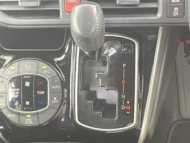 トヨタ ヴォクシー ZS 煌Ⅱ 千葉県 2020(令2)年 6.4万km ホワイトパールクリスタルシャイン 禁煙車/Toyota Safety Sense/両側パワースライドア/社外9インチナビ/・フルセグTV・Bluetooth・CD/DVD/社外10.2インチフリップダウンモニター/バックカメラ/クルーズコントロール/LEDヘッドライト/フォグランプ/横滑り防止/ETC/アイドリングストップ/ウィンカーミラー/純正16インチアルミホイール/プッシュスタート/スマートキー/フロアマット/ドアバイザー