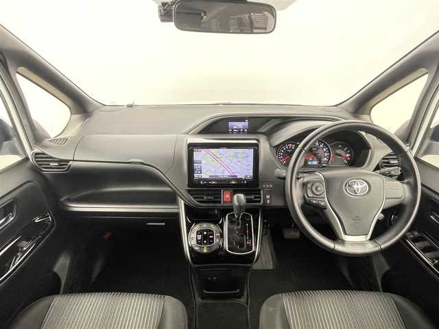 トヨタ ヴォクシー ZS 煌Ⅱ 千葉県 2020(令2)年 6.4万km ホワイトパールクリスタルシャイン 禁煙車/Toyota Safety Sense/両側パワースライドア/社外9インチナビ/・フルセグTV・Bluetooth・CD/DVD/社外10.2インチフリップダウンモニター/バックカメラ/クルーズコントロール/LEDヘッドライト/フォグランプ/横滑り防止/ETC/アイドリングストップ/ウィンカーミラー/純正16インチアルミホイール/プッシュスタート/スマートキー/フロアマット/ドアバイザー