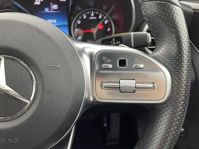 メルセデス・ベンツ Ｃ１８０ アバンギャルド AMGライン 熊本県 2019(令1)年 4.1万km ブラック 純正ナビ　/社外前後ドライブレコーダー　/全周囲カメラ　/ビルトインＥＴＣ２．０　/レーダークルーズコントロール　/アクティブステアリンググアシスト/アクティブレーンキープアシスト/アクティブパーキングアシスト/アクティブディスタンスアシスト/ブラインドスポットアシスト/前後クリアランスソナー　/前席シートヒーター　/前席パワーシート/純正フロアマット/純正１８インチAW/オートライト/LEDヘッドライト/スマートキー/プッシュスタート/スペアキー1本/取扱説明書