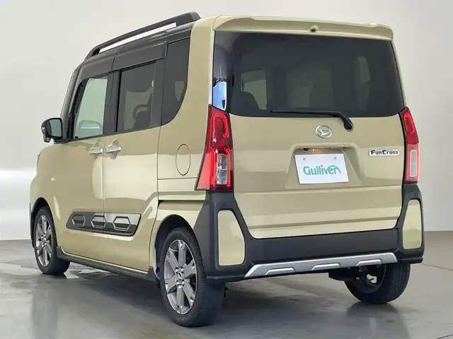 ダイハツ タント ファンクロスターボ 愛知県 2023(令5)年 1.2万km ブラックマイカメタリック/サンドベージュメタリック 純正１０型ナビ　全方位カメラ　禁煙車　シートヒーター　両側パワスラ　ナビ連動ドラレコ　ＨＤＭＩ　ＥＴＣ２．０　ルーフレール　スマアシIII　衝突軽減　追従クルコン　コーナーセンサー　ＬＥＤライト　フォグ　ツートンカラー　ドアバイザー　