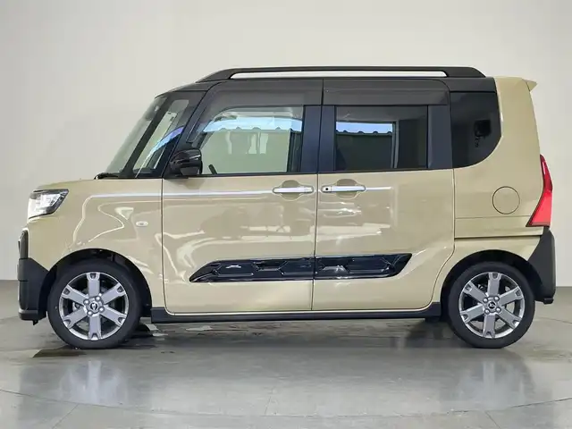 ダイハツ タント ファンクロスターボ 愛知県 2023(令5)年 1.2万km ブラックマイカメタリック/サンドベージュメタリック 純正１０型ナビ　全方位カメラ　禁煙車　シートヒーター　両側パワスラ　ナビ連動ドラレコ　ＨＤＭＩ　ＥＴＣ２．０　ルーフレール　スマアシIII　衝突軽減　追従クルコン　コーナーセンサー　ＬＥＤライト　フォグ　ツートンカラー　ドアバイザー　