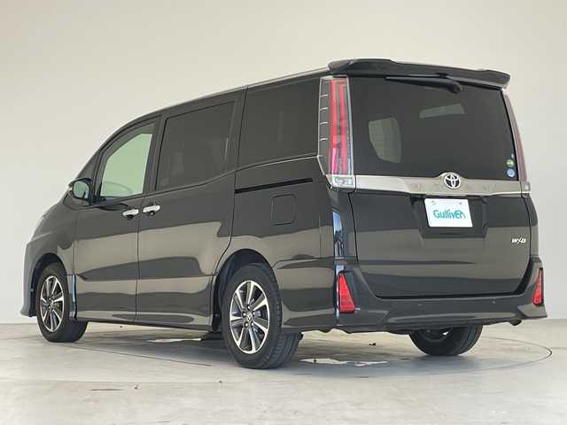 トヨタ ノア Si ダブルバイビーⅡ 愛知県 2019(令1)年 4万km ブラック 純正9型ナビ　ＳＤカードなし/バックカメラ/クルーズコントロール/後席12インチモニター/両側電動スライドドア/LEDヘッドライト/ハーフレザーシート/コーナーセンサー/クルーズコントロール/オートハイビーム/純正16インチAW/バックドアイージークローザー/ETC2.0/スマートキー/プッシュスタート