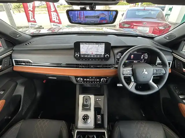 三菱 アウトランダー ＰＨＥＶ P 茨城県 2022(令4)年 3.8万km 茶 純正９インチナビ/マルチアラウンドモニター/BOSEサウンド/全方位カメラ/一体型ドライブレコーダー/デジタルインナーミラー/４WD/電動リアゲート/パノラマサンルーフ/クルーズコントロール/Bluetooth接続/フルセグTV/３列シート/applecarplay/シートヒーター/純正アルミホイール