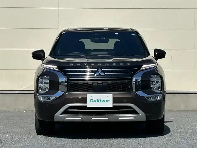 三菱 アウトランダー ＰＨＥＶ P 茨城県 2022(令4)年 3.8万km 茶 純正９インチナビ/マルチアラウンドモニター/BOSEサウンド/全方位カメラ/一体型ドライブレコーダー/デジタルインナーミラー/４WD/電動リアゲート/パノラマサンルーフ/クルーズコントロール/Bluetooth接続/フルセグTV/３列シート/applecarplay/シートヒーター/純正アルミホイール