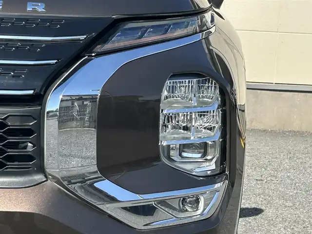 三菱 アウトランダー ＰＨＥＶ P 茨城県 2022(令4)年 3.8万km 茶 純正９インチナビ/マルチアラウンドモニター/BOSEサウンド/全方位カメラ/一体型ドライブレコーダー/デジタルインナーミラー/４WD/電動リアゲート/パノラマサンルーフ/クルーズコントロール/Bluetooth接続/フルセグTV/３列シート/applecarplay/シートヒーター/純正アルミホイール