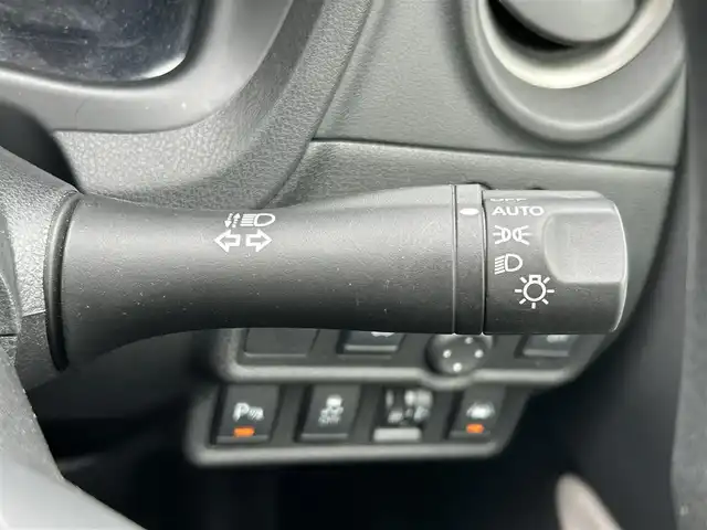 日産 ノート e－パワー X 静岡県 2020(令2)年 2.5万km ホワイト エマージェンシーブレーキ/横滑り防止装置/レーンキープアシスト/前後コーナーセンサー/ETC/社外CDオーディオ/プッシュスタート/スマートキー/オートマチックハイビーム/オートライト/純正15インチアルミホイール/フロアマット/保証書/取扱説明書