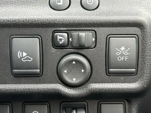 日産 ノート e－パワー X 静岡県 2020(令2)年 2.5万km ホワイト エマージェンシーブレーキ/横滑り防止装置/レーンキープアシスト/前後コーナーセンサー/ETC/社外CDオーディオ/プッシュスタート/スマートキー/オートマチックハイビーム/オートライト/純正15インチアルミホイール/フロアマット/保証書/取扱説明書