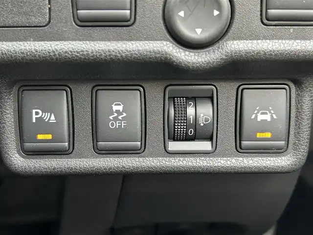 日産 ノート e－パワー X 静岡県 2020(令2)年 2.5万km ホワイト エマージェンシーブレーキ/横滑り防止装置/レーンキープアシスト/前後コーナーセンサー/ETC/社外CDオーディオ/プッシュスタート/スマートキー/オートマチックハイビーム/オートライト/純正15インチアルミホイール/フロアマット/保証書/取扱説明書