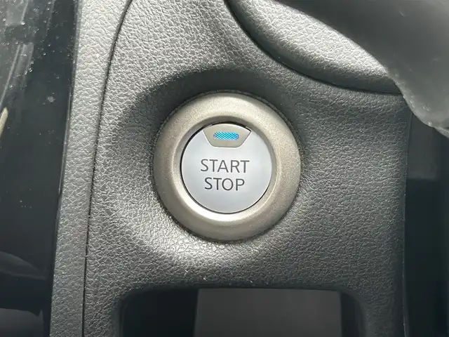 日産 ノート e－パワー X 静岡県 2020(令2)年 2.5万km ホワイト エマージェンシーブレーキ/横滑り防止装置/レーンキープアシスト/前後コーナーセンサー/ETC/社外CDオーディオ/プッシュスタート/スマートキー/オートマチックハイビーム/オートライト/純正15インチアルミホイール/フロアマット/保証書/取扱説明書