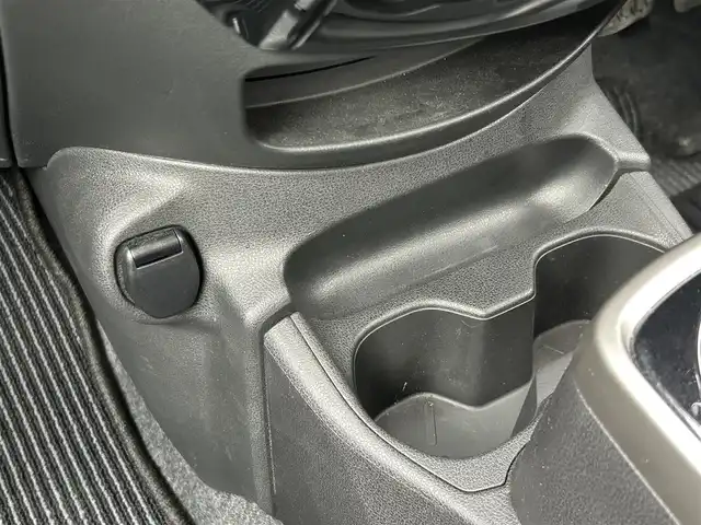 日産 ノート e－パワー X 静岡県 2020(令2)年 2.5万km ホワイト エマージェンシーブレーキ/横滑り防止装置/レーンキープアシスト/前後コーナーセンサー/ETC/社外CDオーディオ/プッシュスタート/スマートキー/オートマチックハイビーム/オートライト/純正15インチアルミホイール/フロアマット/保証書/取扱説明書