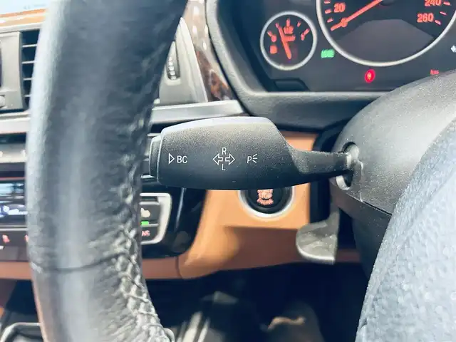 ＢＭＷ ３２０ｄ ラグジュアリー 大阪府 2018(平30)年 5.1万km 白 インテリジェントセーフティ/純正ナビ/バックカメラ/純正17インチAW/LEDヘッドライト/ブラインドスポット/クリアランスソナー/ETC/ドラレコ/ACC/スマートキー/ブラウン革/パワーシート/Dシートメモリ/シートヒーター