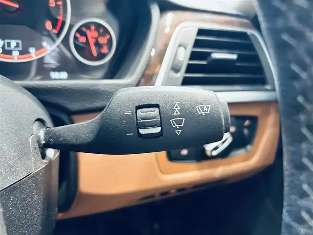 ＢＭＷ ３２０ｄ ラグジュアリー 大阪府 2018(平30)年 5.1万km 白 インテリジェントセーフティ/純正ナビ/バックカメラ/純正17インチAW/LEDヘッドライト/ブラインドスポット/クリアランスソナー/ETC/ドラレコ/ACC/スマートキー/ブラウン革/パワーシート/Dシートメモリ/シートヒーター