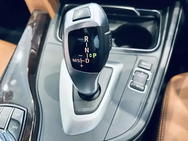 ＢＭＷ ３２０ｄ ラグジュアリー 大阪府 2018(平30)年 5.1万km 白 インテリジェントセーフティ/純正ナビ/バックカメラ/純正17インチAW/LEDヘッドライト/ブラインドスポット/クリアランスソナー/ETC/ドラレコ/ACC/スマートキー/ブラウン革/パワーシート/Dシートメモリ/シートヒーター