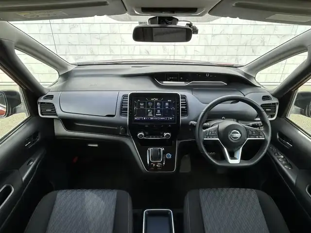 日産 セレナ e－パワー ハイウェイスター V 福岡県 2020(令2)年 2.1万km サンライズオレンジ/ダイヤモンドブラック 純正10型SDナビ（フルセグTV/CD/DVD/BT）アラウンドビューモニターフリップダウンモニタークルコンエマージェンシーブレーキコーナーセンサーBSM両側パワスラドラレコETCUSBポート純正LEDヘッドライト純正15インチアルミホイールスマートキープッシュスタート