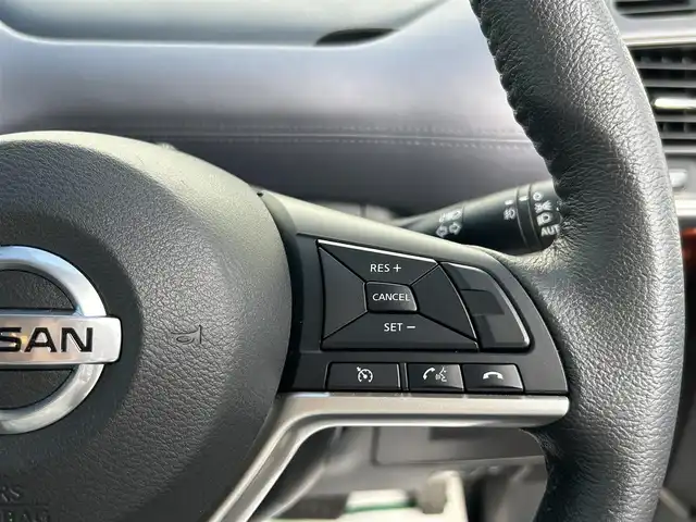 日産 セレナ e－パワー ハイウェイスター V 福岡県 2020(令2)年 2.1万km サンライズオレンジ/ダイヤモンドブラック 純正10型SDナビ（フルセグTV/CD/DVD/BT）アラウンドビューモニターフリップダウンモニタークルコンエマージェンシーブレーキコーナーセンサーBSM両側パワスラドラレコETCUSBポート純正LEDヘッドライト純正15インチアルミホイールスマートキープッシュスタート