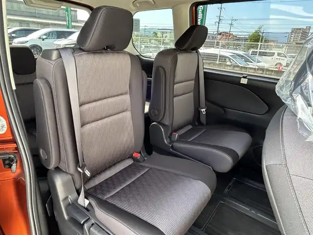 日産 セレナ e－パワー ハイウェイスター V 福岡県 2020(令2)年 2.1万km サンライズオレンジ/ダイヤモンドブラック 純正10型SDナビ（フルセグTV/CD/DVD/BT）アラウンドビューモニターフリップダウンモニタークルコンエマージェンシーブレーキコーナーセンサーBSM両側パワスラドラレコETCUSBポート純正LEDヘッドライト純正15インチアルミホイールスマートキープッシュスタート