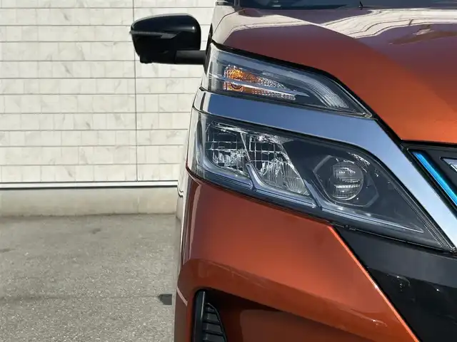 日産 セレナ e－パワー ハイウェイスター V 福岡県 2020(令2)年 2.1万km サンライズオレンジ/ダイヤモンドブラック 純正10型SDナビ（フルセグTV/CD/DVD/BT）アラウンドビューモニターフリップダウンモニタークルコンエマージェンシーブレーキコーナーセンサーBSM両側パワスラドラレコETCUSBポート純正LEDヘッドライト純正15インチアルミホイールスマートキープッシュスタート