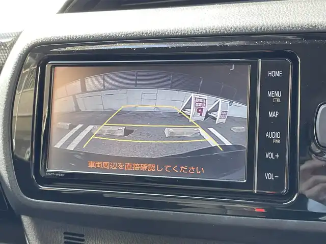 トヨタ ヴィッツ ハイブリッド F セーフティエディション 大阪府 2018(平30)年 1.1万km ボルドーマイカメタリック ワンオーナー/純正7インチSDナビ（NSZT-W68T）/・バックカメラ　/・フルセグテレビ/・CD/DVD/・Bluetooth/・AM/FM/安全装備/・衝突被害軽減システム/・レーンキープアシスト/・横滑り防止装置/・ABS/・前後コーナーセンサー/純正LEDヘッドライト/・オートライト/前後ドライブレコーダー（TZ-D205W）/ビルトインETC/純正フロアマット/プッシュスタート/保証書/取扱説明書
