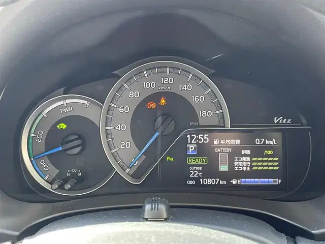 トヨタ ヴィッツ ハイブリッド F セーフティエディション 大阪府 2018(平30)年 1.1万km ボルドーマイカメタリック ワンオーナー/純正7インチSDナビ（NSZT-W68T）/・バックカメラ　/・フルセグテレビ/・CD/DVD/・Bluetooth/・AM/FM/安全装備/・衝突被害軽減システム/・レーンキープアシスト/・横滑り防止装置/・ABS/・前後コーナーセンサー/純正LEDヘッドライト/・オートライト/前後ドライブレコーダー（TZ-D205W）/ビルトインETC/純正フロアマット/プッシュスタート/保証書/取扱説明書