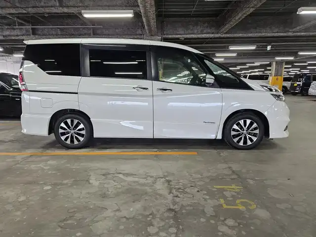 日産 セレナ ハイウェイスター G 香川県 2016(平28)年 9.5万km ブリリアントホワイトパール 純正10型ナビ/フルセグTV/後席用フリップダウンモニター/両側ハンズフリーパワースライドドア/アラウンドビューモニター/ビルトインETC/レーダークルーズコントロール/フロント/バックソナー/エマージェンシーブレーキ/プロパイロット/車線逸脱防止支援システム/スマートルームミラー/踏み間違い衝突防止アシスト/インテリジェントパーキングアシスト/進入禁止標識検知/LEDヘッドランプ/革巻きステアリング/ステアリングカバー付/純正16インチアルミホイール/スマートキー/プッシュエンジンスタート/禁煙車