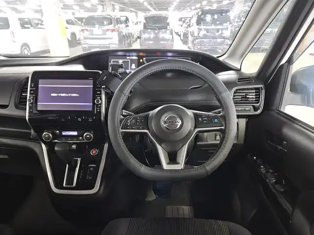 日産 セレナ ハイウェイスター G 香川県 2016(平28)年 9.5万km ブリリアントホワイトパール 純正10型ナビ/フルセグTV/後席用フリップダウンモニター/両側ハンズフリーパワースライドドア/アラウンドビューモニター/ビルトインETC/レーダークルーズコントロール/フロント/バックソナー/エマージェンシーブレーキ/プロパイロット/車線逸脱防止支援システム/スマートルームミラー/踏み間違い衝突防止アシスト/インテリジェントパーキングアシスト/進入禁止標識検知/LEDヘッドランプ/革巻きステアリング/ステアリングカバー付/純正16インチアルミホイール/スマートキー/プッシュエンジンスタート/禁煙車