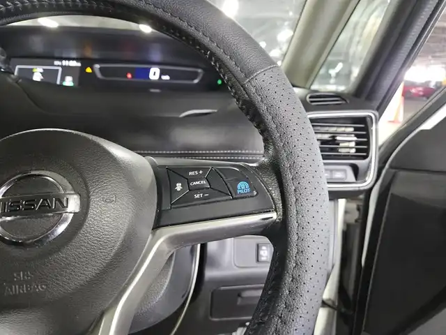 日産 セレナ ハイウェイスター G 香川県 2016(平28)年 9.5万km ブリリアントホワイトパール 純正10型ナビ/フルセグTV/後席用フリップダウンモニター/両側ハンズフリーパワースライドドア/アラウンドビューモニター/ビルトインETC/レーダークルーズコントロール/フロント/バックソナー/エマージェンシーブレーキ/プロパイロット/車線逸脱防止支援システム/スマートルームミラー/踏み間違い衝突防止アシスト/インテリジェントパーキングアシスト/進入禁止標識検知/LEDヘッドランプ/革巻きステアリング/ステアリングカバー付/純正16インチアルミホイール/スマートキー/プッシュエンジンスタート/禁煙車