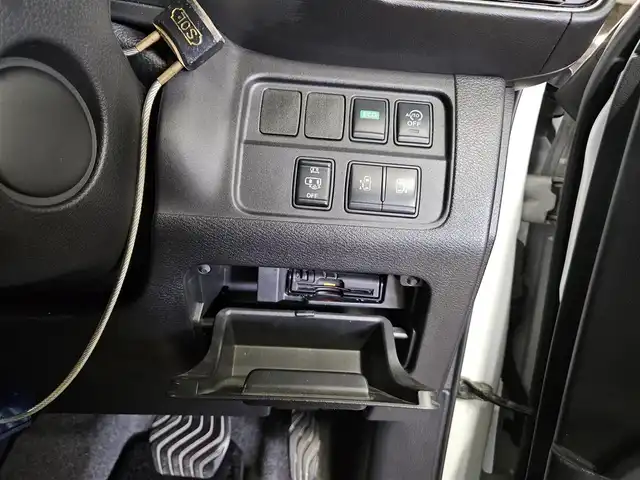 日産 セレナ ハイウェイスター G 香川県 2016(平28)年 9.5万km ブリリアントホワイトパール 純正10型ナビ/フルセグTV/後席用フリップダウンモニター/両側ハンズフリーパワースライドドア/アラウンドビューモニター/ビルトインETC/レーダークルーズコントロール/フロント/バックソナー/エマージェンシーブレーキ/プロパイロット/車線逸脱防止支援システム/スマートルームミラー/踏み間違い衝突防止アシスト/インテリジェントパーキングアシスト/進入禁止標識検知/LEDヘッドランプ/革巻きステアリング/ステアリングカバー付/純正16インチアルミホイール/スマートキー/プッシュエンジンスタート/禁煙車