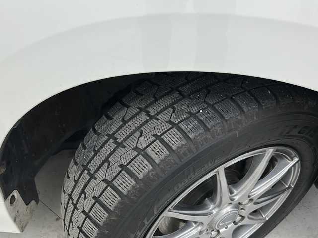 トヨタ エスクァイア ハイブリッド Gi プレミアムパッケージ 宮城県 2017(平29)年 11.8万km ホワイトパールクリスタルシャイン 禁煙車/フリップダウンモニター/トヨタセーフティセンス/・プリクラッシュセーフティ/・レーンディパーチャーアラート/・オートマチックハイビーム/・レーダークルーズコントロール/純正9インチSDナビ/・BT/AM/FM/CD/SD/フルセグTV /バックカメラ/両側パワースライドドア/前席シートヒーター/ビルトインETC/革巻きステアリング/ステアリングヒーター/プッシュスタート/スマートキー×2/LEDヘッドライト/LEDフォグランプ/社外15インチアルミホイール/積み込み純正アルミホイール付き夏タイヤ/（195/65R15）/純正フロアマット/純正ドアバイザー