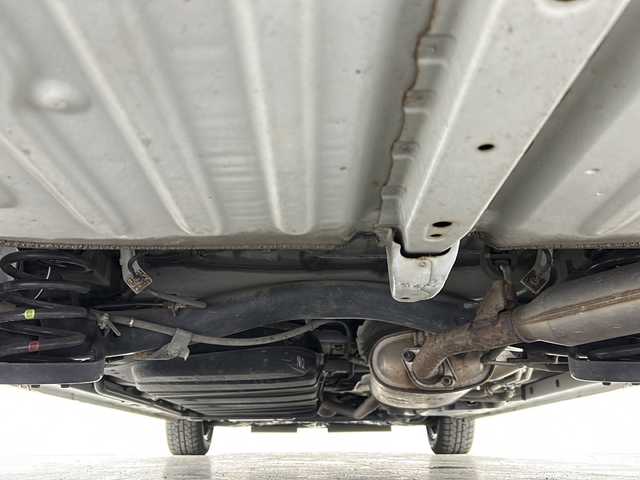 トヨタ エスクァイア ハイブリッド Gi プレミアムパッケージ 宮城県 2017(平29)年 11.8万km ホワイトパールクリスタルシャイン 禁煙車/フリップダウンモニター/トヨタセーフティセンス/・プリクラッシュセーフティ/・レーンディパーチャーアラート/・オートマチックハイビーム/・レーダークルーズコントロール/純正9インチSDナビ/・BT/AM/FM/CD/SD/フルセグTV /バックカメラ/両側パワースライドドア/前席シートヒーター/ビルトインETC/革巻きステアリング/ステアリングヒーター/プッシュスタート/スマートキー×2/LEDヘッドライト/LEDフォグランプ/社外15インチアルミホイール/積み込み純正アルミホイール付き夏タイヤ/（195/65R15）/純正フロアマット/純正ドアバイザー